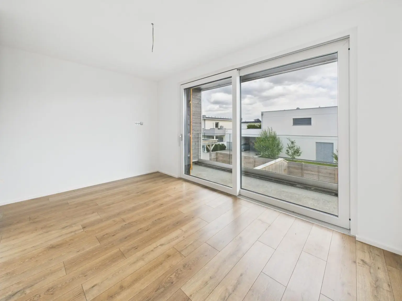 Modernes Wohnen auf höchstem Niveau: Erstbezug mit Smart Home, Salzwasserpool & 149 m² Wohnfläche in Wels-West