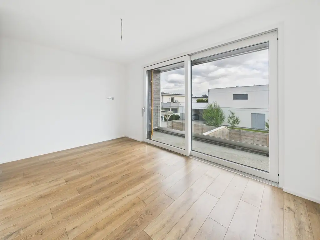 Modernes Wohnen auf höchstem Niveau: Erstbezug mit Smart Home, Salzwasserpool & 149 m² Wohnfläche in Wels-West