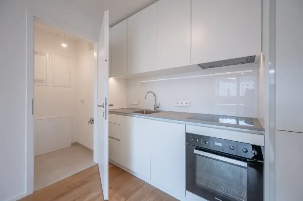 ++MOLLARD 50++ Modern 2-room apartment in a prime downtown location (1/16)
