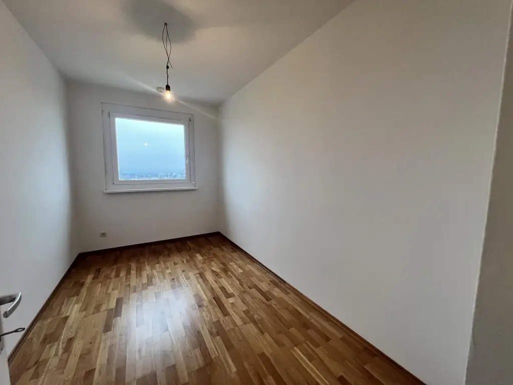 Sanierte 4-Zimmer-Wohnung mit 2 Balkonen und traumhaftem Blick über Graz inkl. Stellplatz