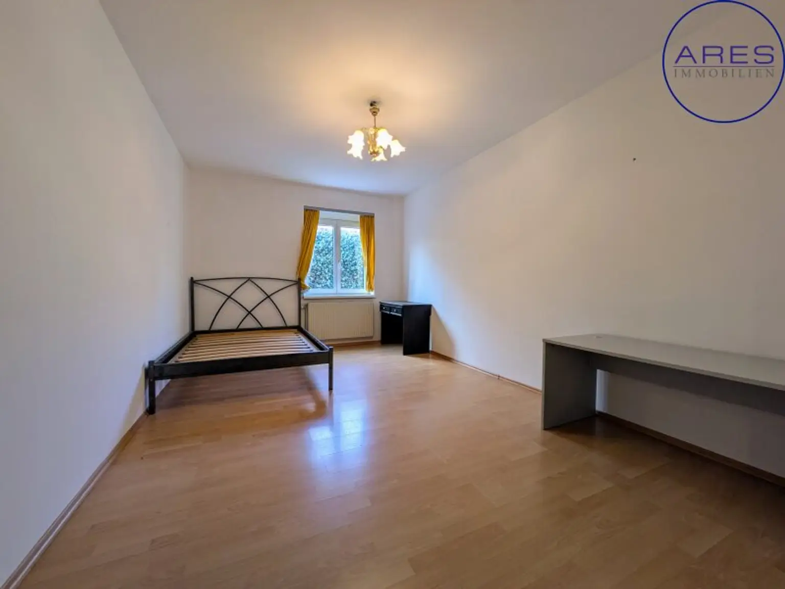 Zentrale Eigentumswohnung mit Loggia, WG-geeignet