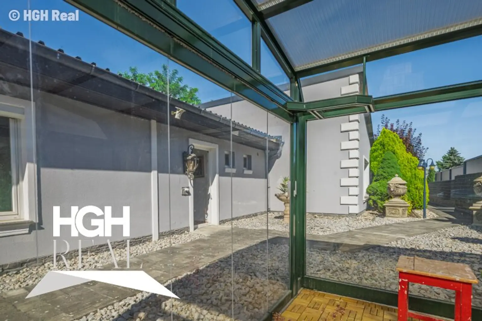 2405 Bad Deutsch-Altenburg Stilvoll wohnen - modernisiertes Einfamilienhaus im Bungalow-Stil inkl. Fitness- und Wellnessbereich