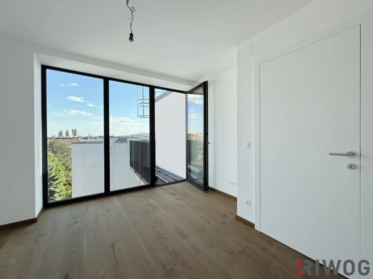 3-Zimmer Dachgeschoss-Maisonette Wohnung mit Balkon und südseitiger Innenhofterrasse | Schönbrunn-/Glorietteblick | Fernwärme | ERSTBEZUG