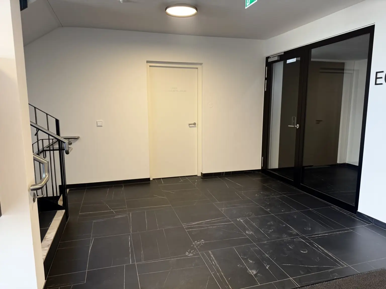 Provisionsfrei: Erstbezug und fertig - kompakte 3 Zimmer Wohnung  - Luxuriös im Grünen Wohnen