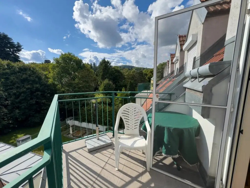 Helle DG-Wohnung mit Balkon | Garagenplatz optional