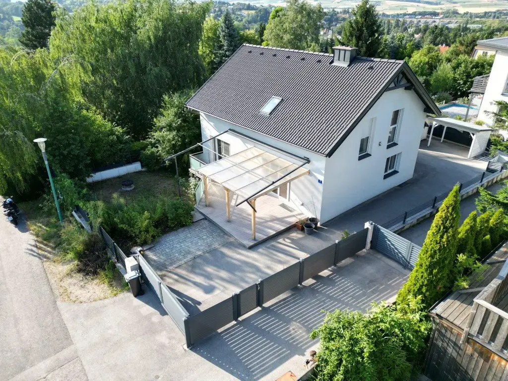 GERÄUMIGES EINFAMILIENHAUS IN SCHÖNER WOHNLAGE