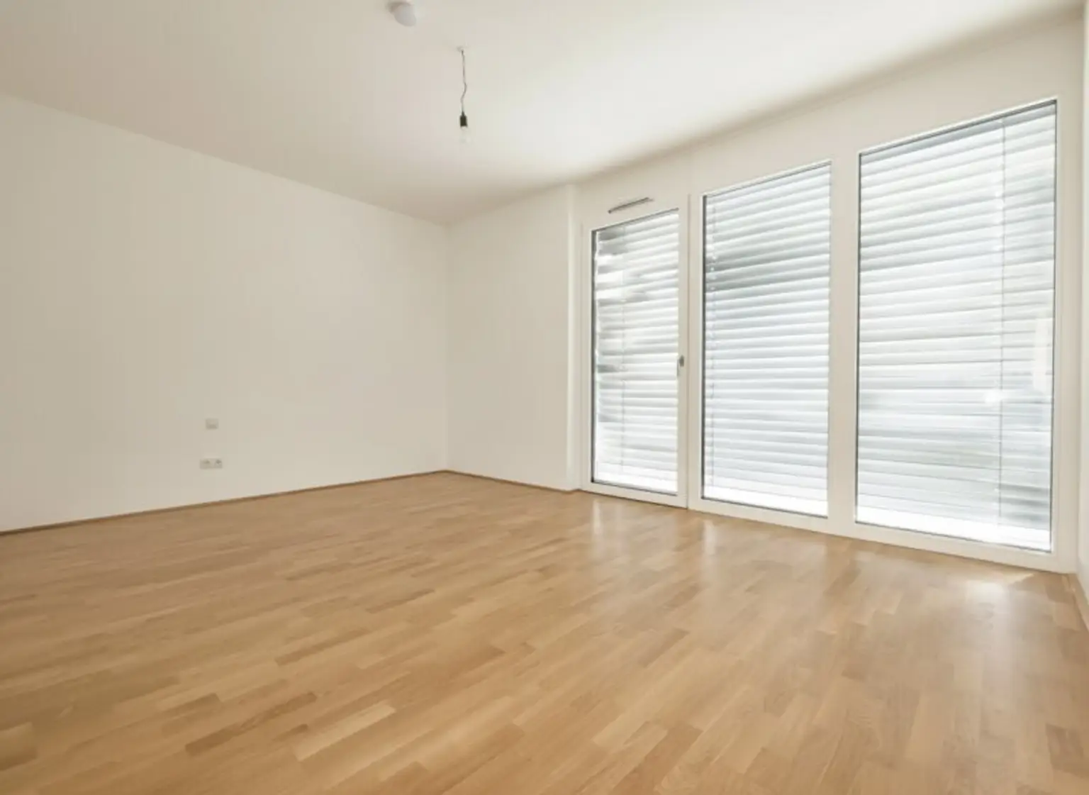 3 Zimmer Gartenwohnung in ruhiger Lage - Terrasse & Garten Hofseitig - Badewanne & Dusche - Garagenplatz vorhanden