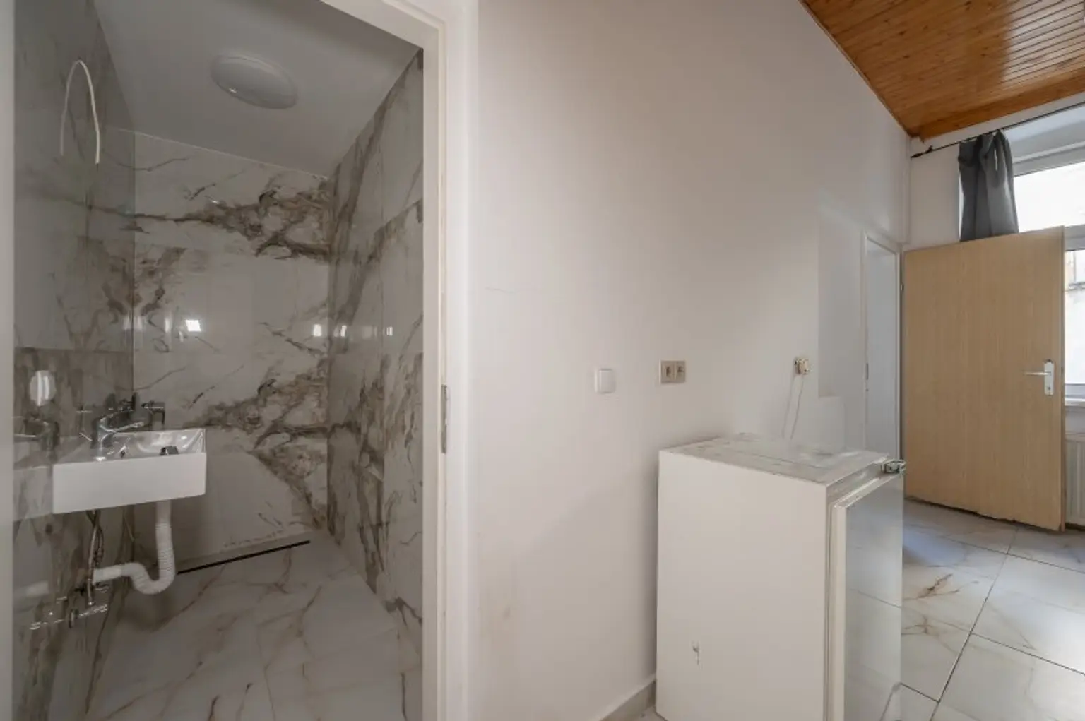 ++NEU++ sanierungsbedürftige 2-Zimmer Altbauwohnung mit Balkonoption