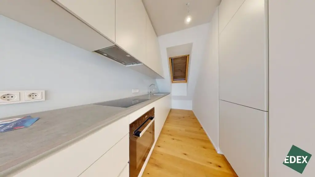 ERSTBEZUG | Lichtdurchflutete 2-Zimmer Wohnung mit großzügigem Balkon und Klimaanlage
