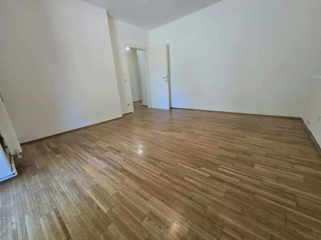Helle 2 Zimmer Wohnung mit Parkplatz TU/UNI GRAZ Innenstadt- Nähe - ab sofort!