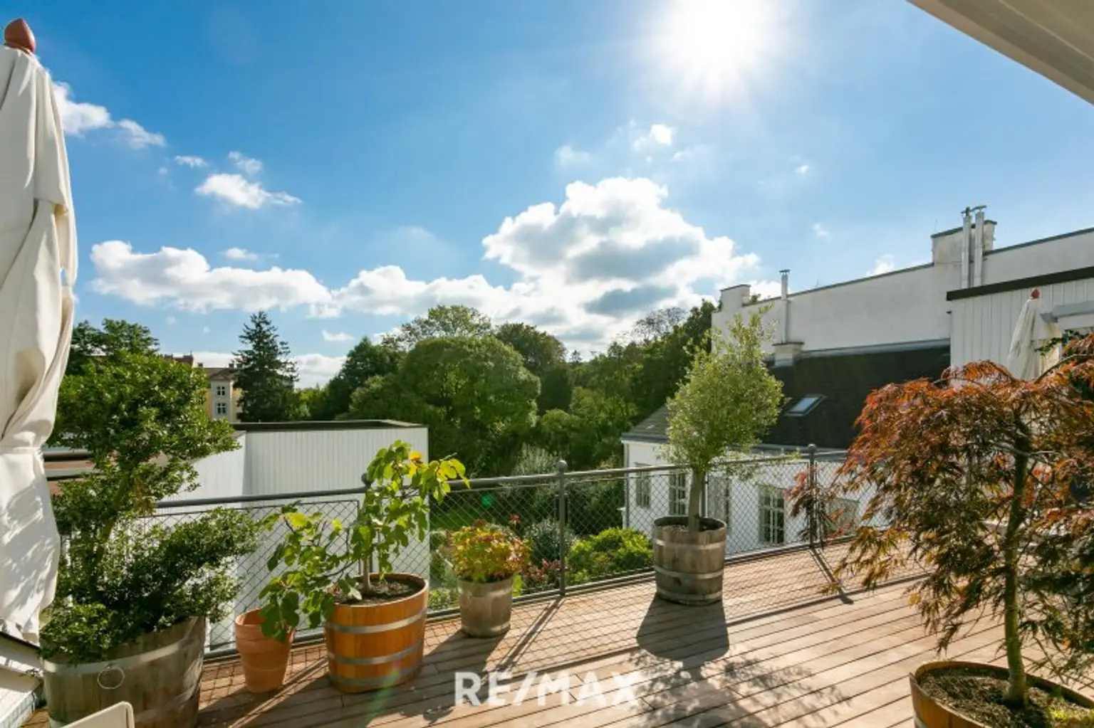 Alt-Hietzing - Luxuriöses Dachgeschoss mit Terrasse auf Wohnebene !