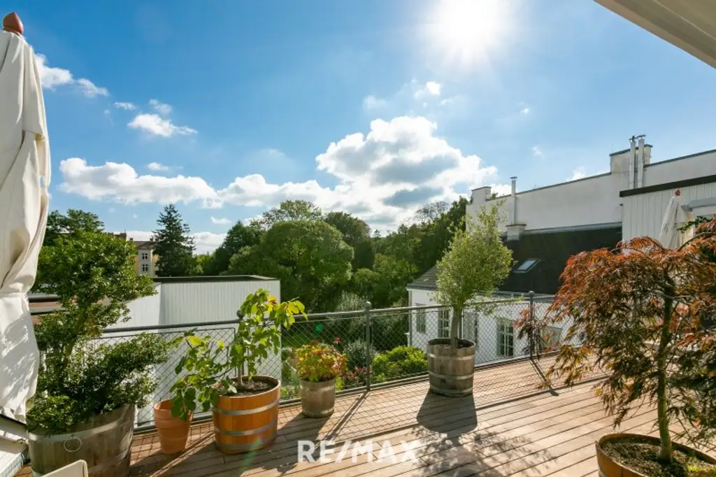 Alt-Hietzing - Luxuriöses Dachgeschoss mit Terrasse auf Wohnebene !