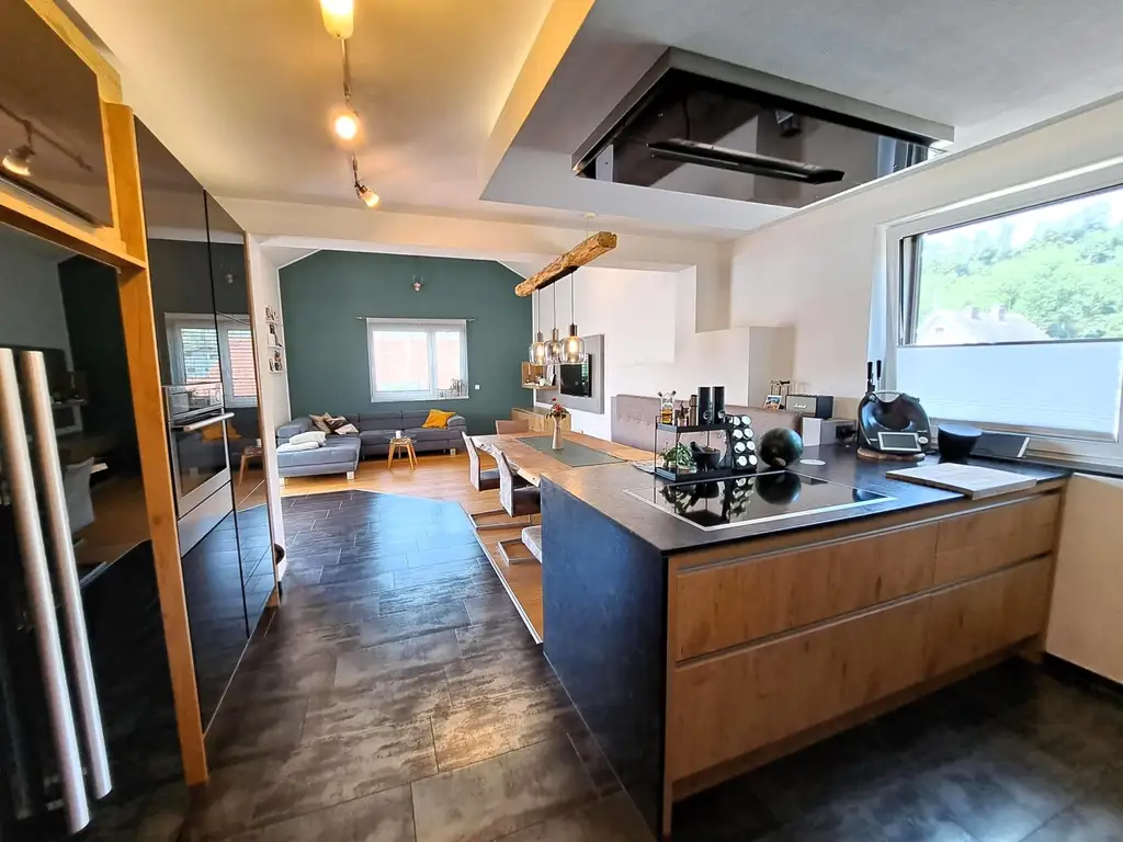 2 exquisite Wohnungen (172 m² + 118 m²) unter einem Dach - mit Terrassen, Gartenareal, Pool & Poolhaus - Neuzeug