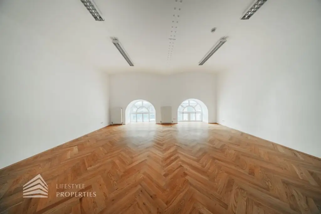 Geräumiges 5-Zimmer Altbau Büro in Toplage