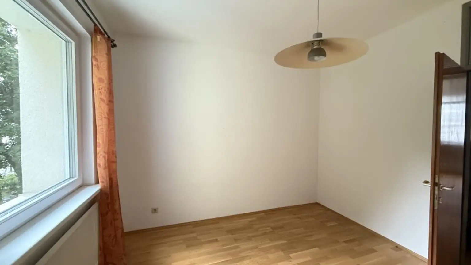 Familiewohnung in Ruhelage: 5-Zimmer mit separater Küche und Garagenstellplatz inklusive nahe Setagayapark