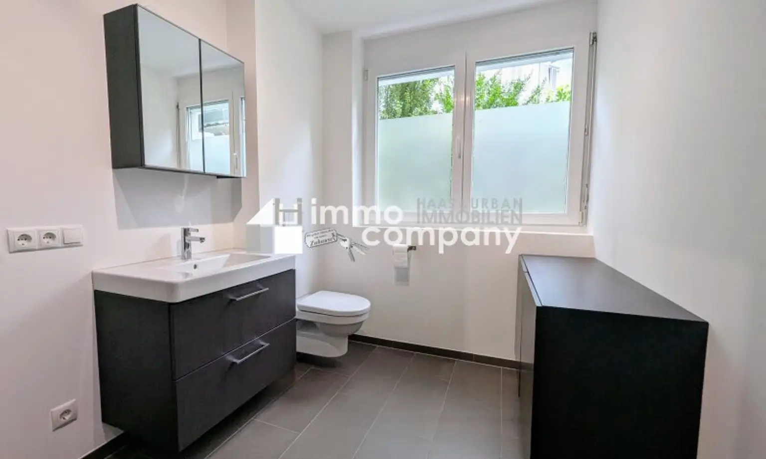 Moderne 3-Zimmer-EG-Wohnung mit Terrasse in zentraler Lage - inkl. TG-Stellplatz & Küche!