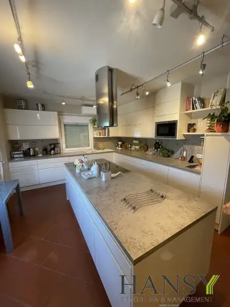 Neuwertiges Traum-Einfamilienhaus in Pfaffstätten: Stil, Pool und Gartenparadies!