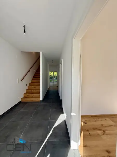 NEU! TRAUMHAFTE 5 ZIMMER DOPPELHAUSHÄLFTEN MIT EIGENGÄRTEN IN MARKGRAFNEUSIEDL!