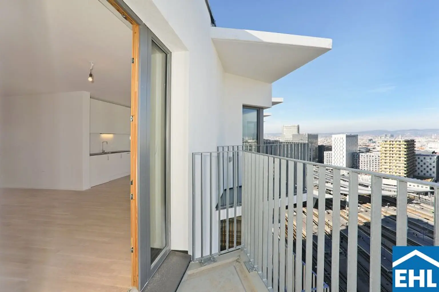 Sonnwendviertel: 1-Zimmer-Wohnung mit Balkon im 18. OG – Fitnessraum, Co-Working & Rooftop-Terrasse inklusive!
