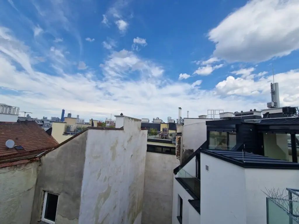 Traumhafte DG-Wohnung in 1020 Wien – modern, vollsaniert mit Terrasse und 5 Zimmern!