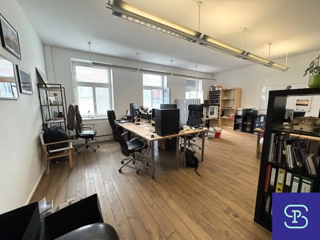 Naschmarkt-Nähe: Renoviertes 167m² Büro mit Garage, Balkon und Lift - 1050 Wien