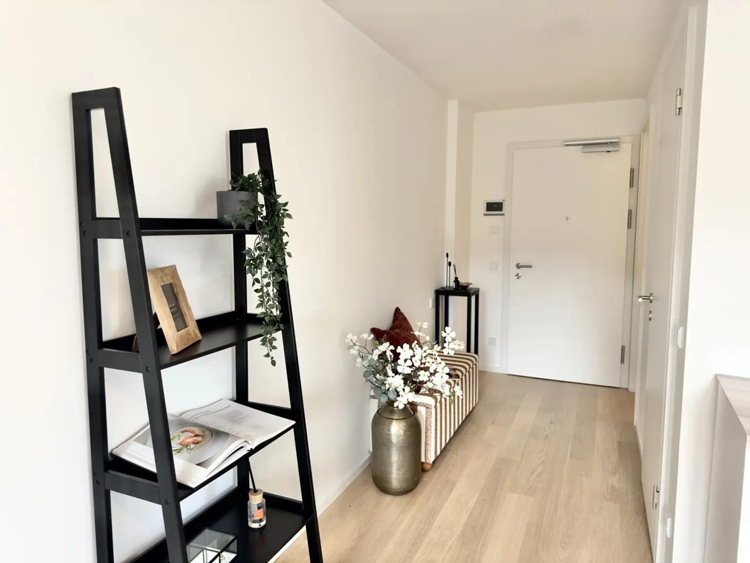 Provisionsfrei: 7. Stock - Laxenburger Straße/Hauptbahnhof - große Zweizimmer-Wohnung