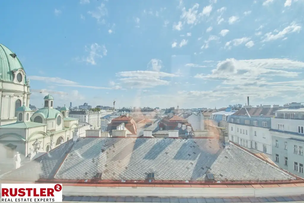 TRAUMHAFTE DG-WOHNUNG MIT BLICK AUF DIE KARLSKIRCHE!