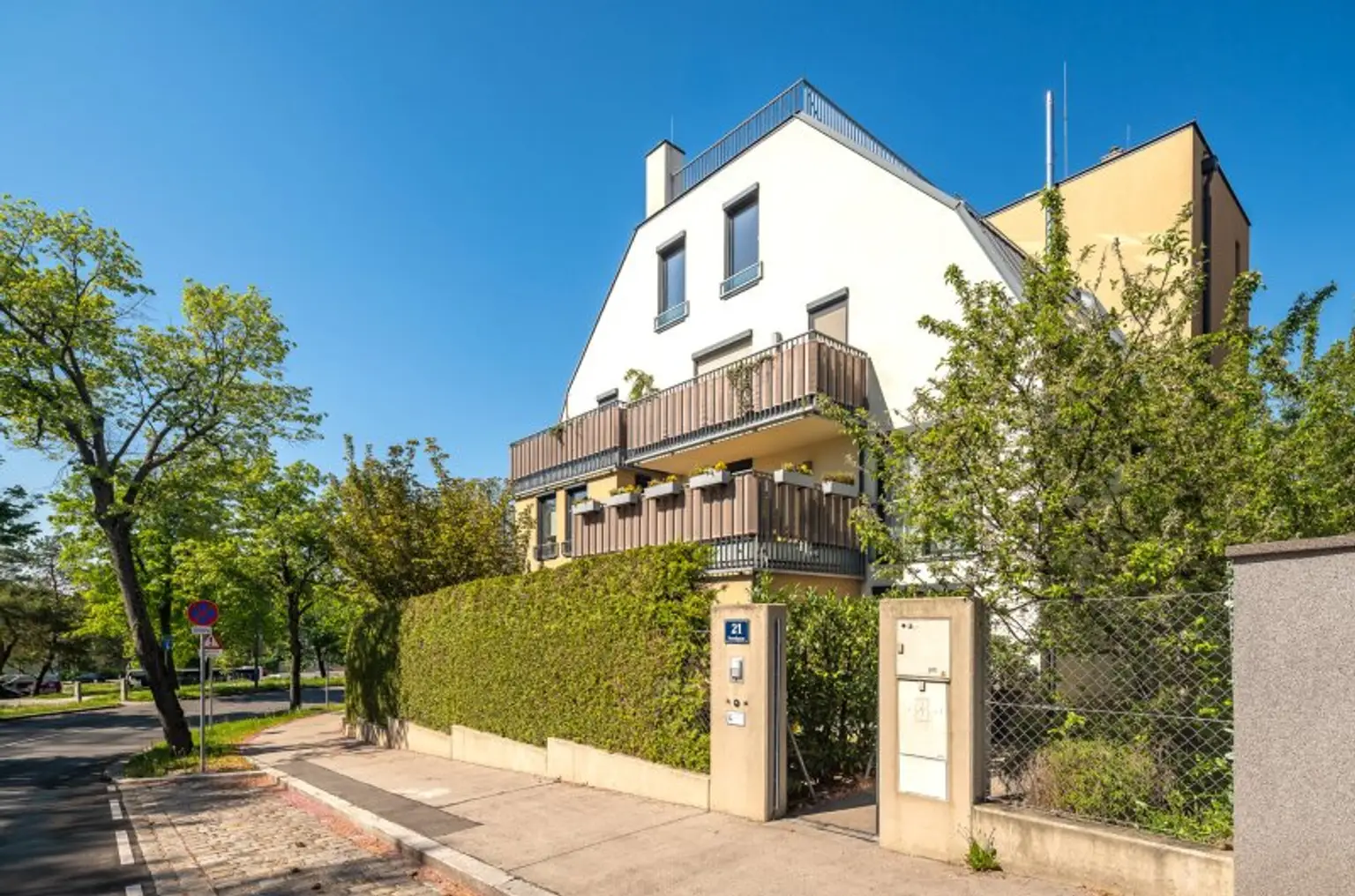 Panoramaliebling: Luxuriöse DG-Wohnung mit Dachterrasse und Fernblick