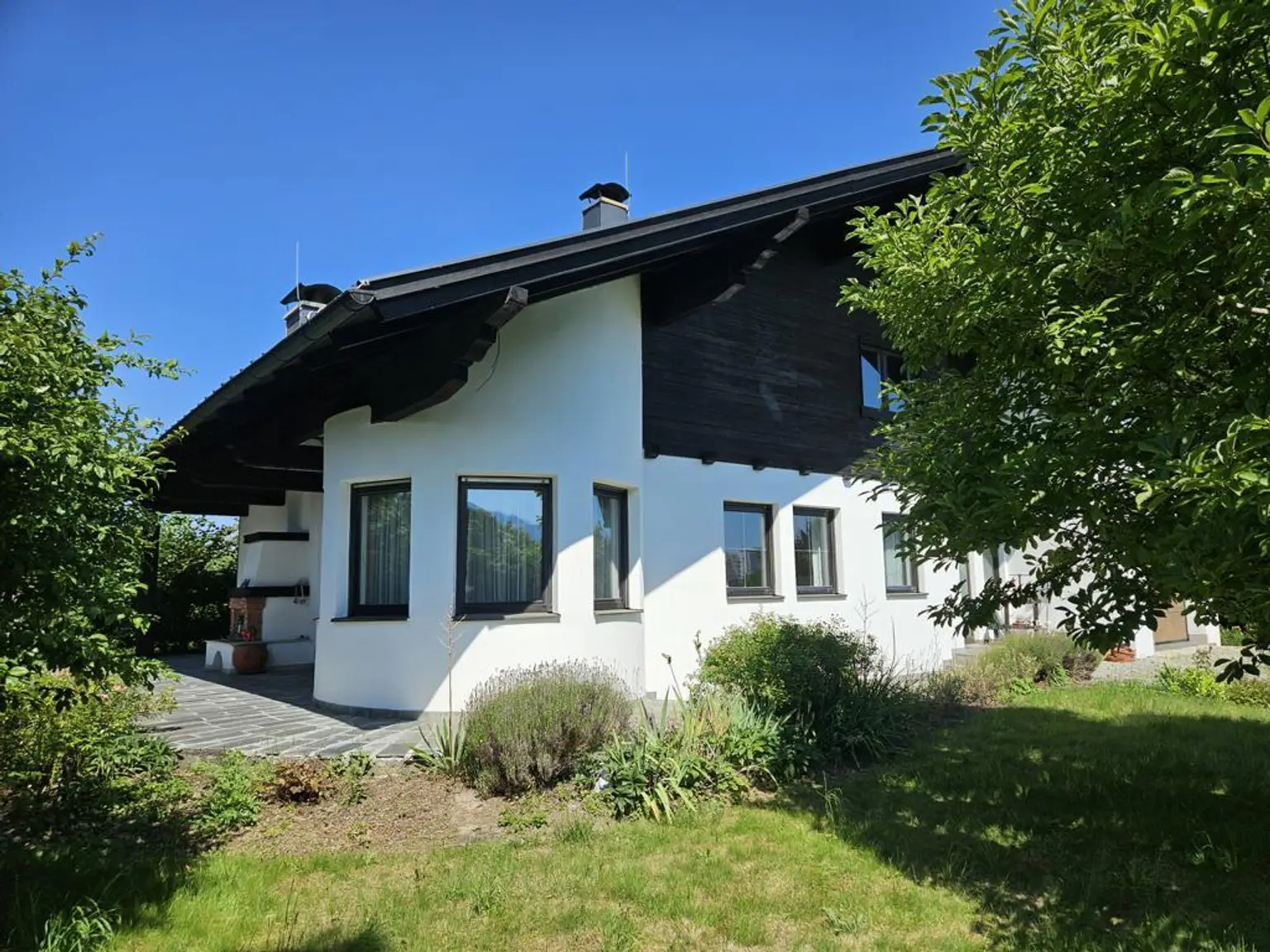 Gediegenes Einfamilienhaus mit Gebirgsblick und Potenzial