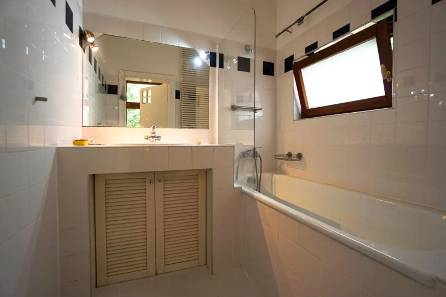 Ruhige Maisonettewohnung mit Hauscharakter in stilvollem Altbau in Hietzing, Nähe U4