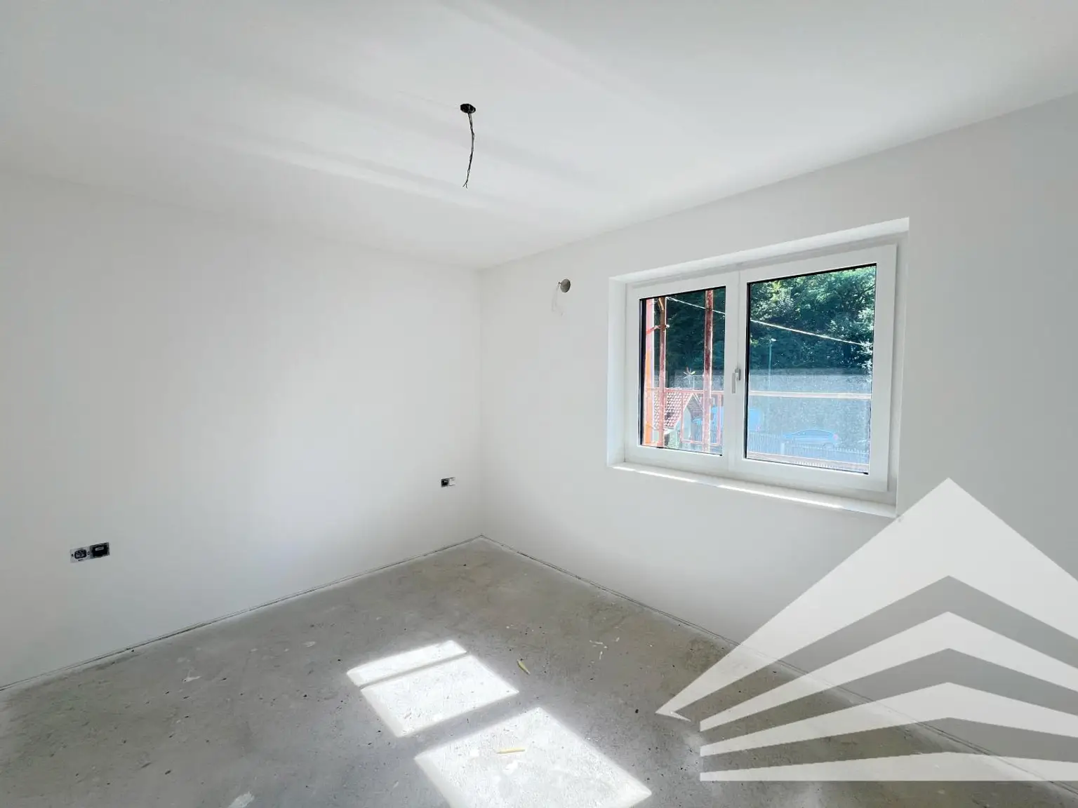 Lichtdurchflutete 3-Zimmer Wohnung mit großem Balkon in Puchenau!