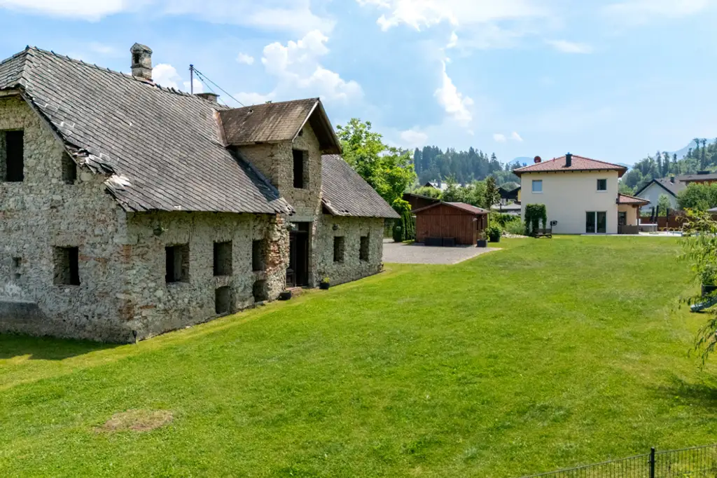 Gemütliches Wohnhaus mit großem Grundstück