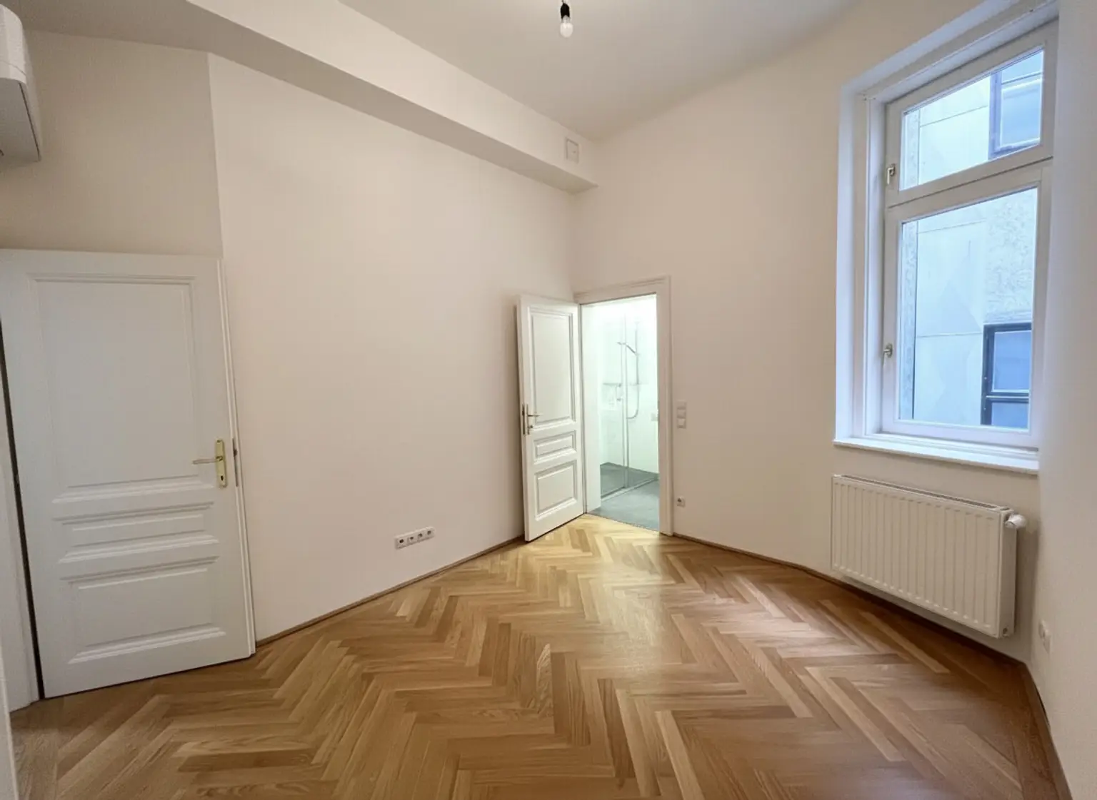 UNBEFRISTET: Top-Lage beim Stephansplatz: Klimatisierte, charmante Altbauwohnung im stilvollen Haus