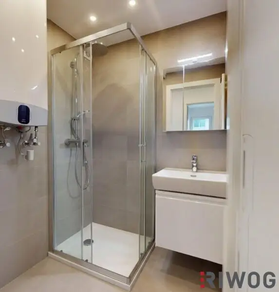 ERSTBEZUG nach Sanierung I 2 Zimmer Wohnung mit Loggia I Tischler Einbauküche inkl. Siemensgeräte I Alte Donau I Donauzentrum