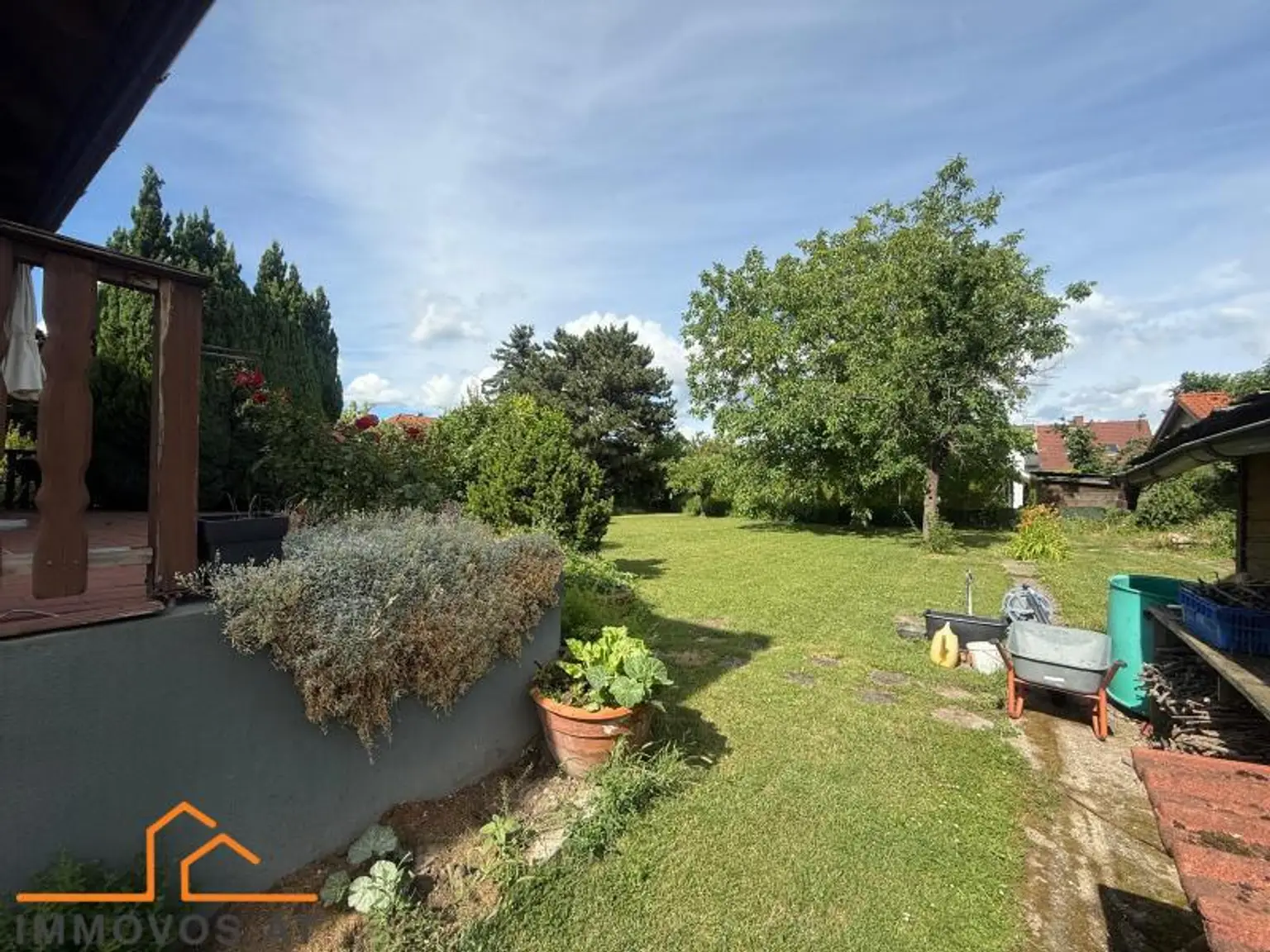 24.Foto_Garten_Haus 1.jpeg