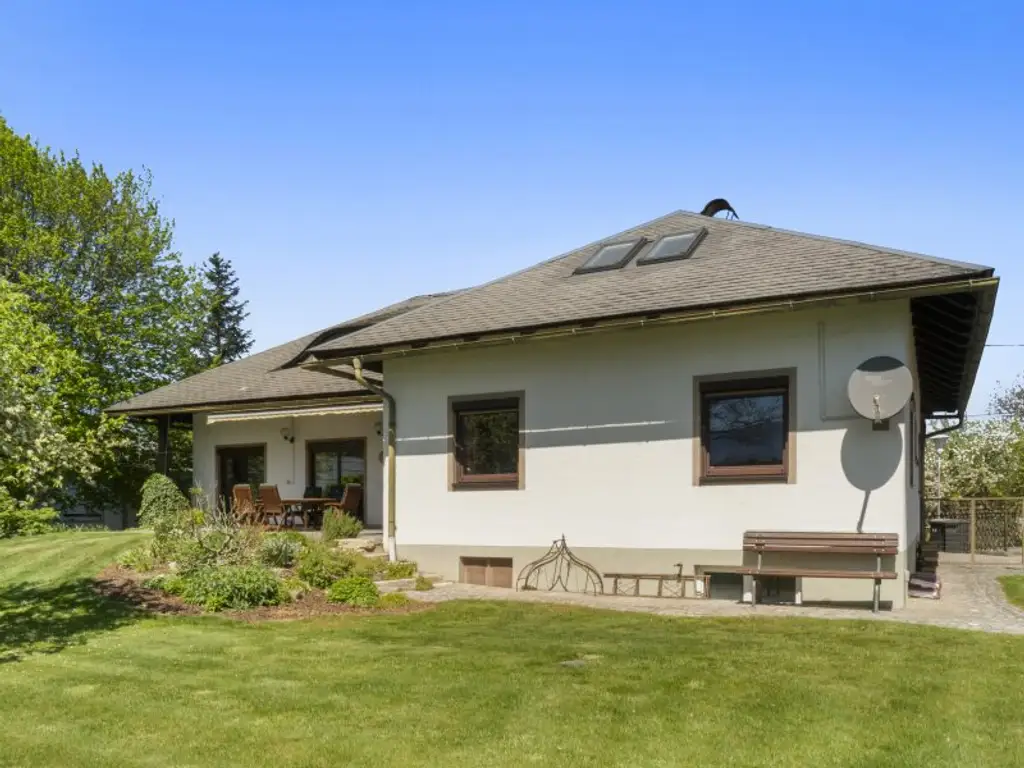 Schöner, gepflegter 270m² Bungalow mit 2 Wohnungen und 1.318m² Grund in Viktring in ruhiger sonniger Aussichtslage!