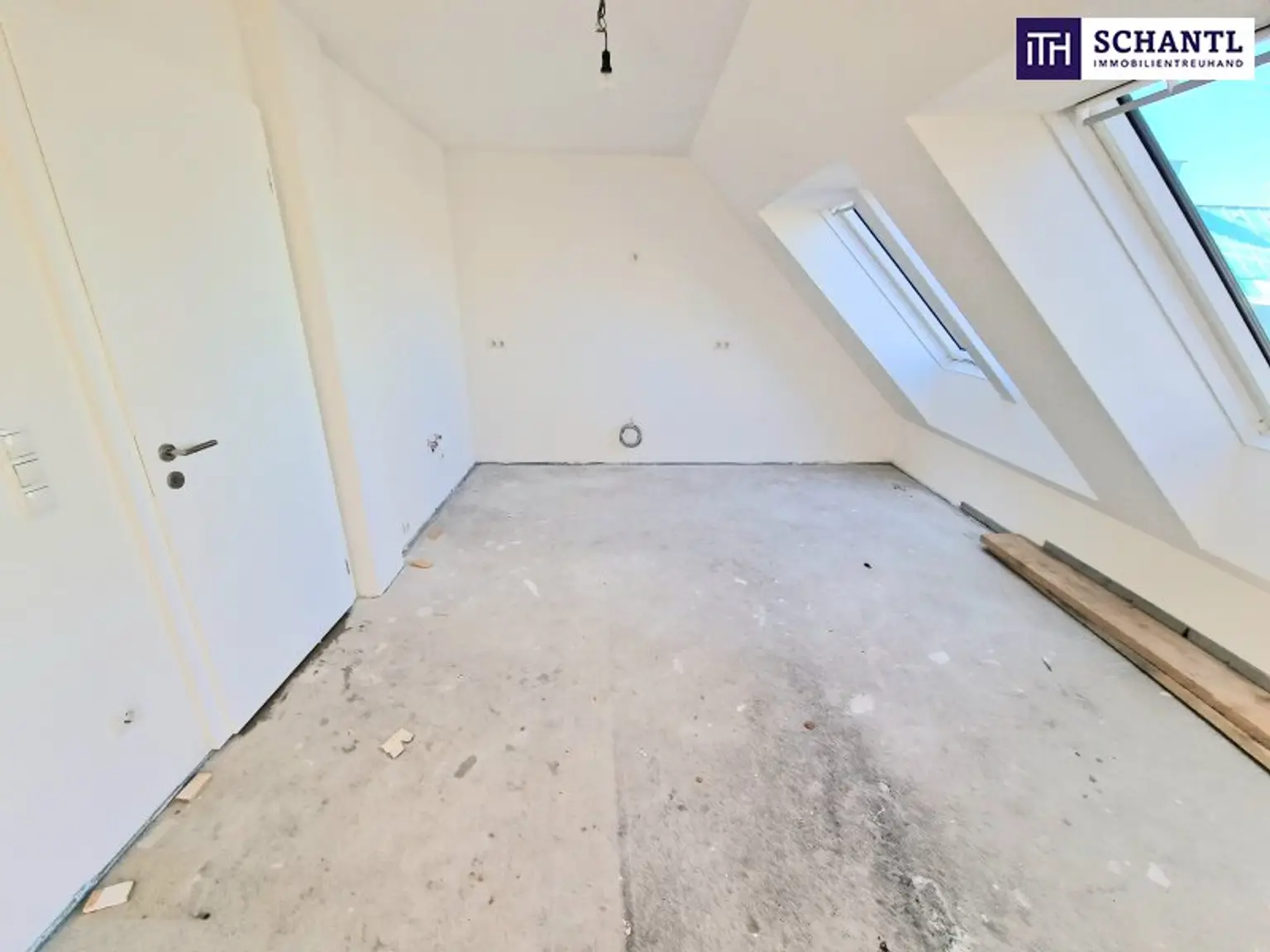 Preisreduktion! Stadtleben mit Weitblick – Helle Dachgeschosswohnung mit Sonnenbalkon - Nahe Hauptbahnhof - Überzeugen Sie sich selbst von dieser Immobilie!