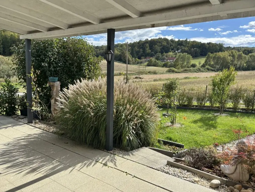 ** FAMILYS BEST **   Reinersdorf !! Bungalow mit ca. 122 m2 Wfl. in ruhiger, idyllischer Ortsrandlage mit ca. 1.200 m2 Eigengrund !!