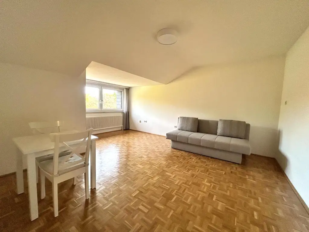 Möblierte 2 Zimmerwohnung inkl. Garagenstellplatz