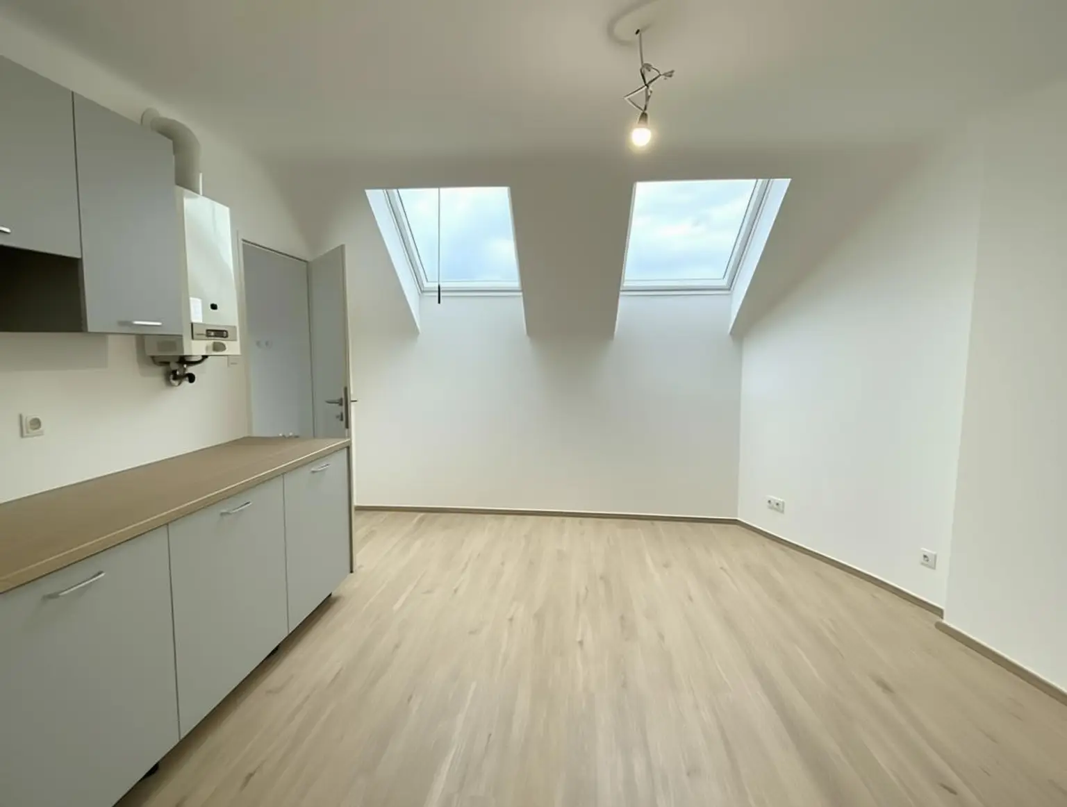 Frisch sanierte DG-Wohnung nahe AKH/U6