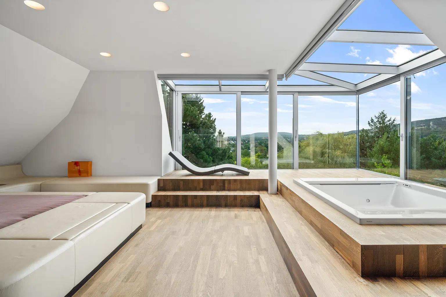 Außergewöhnlich futuristische Architektur mit "WOW"-Effekt und Indoor Pool in Liesing – The White Pearl