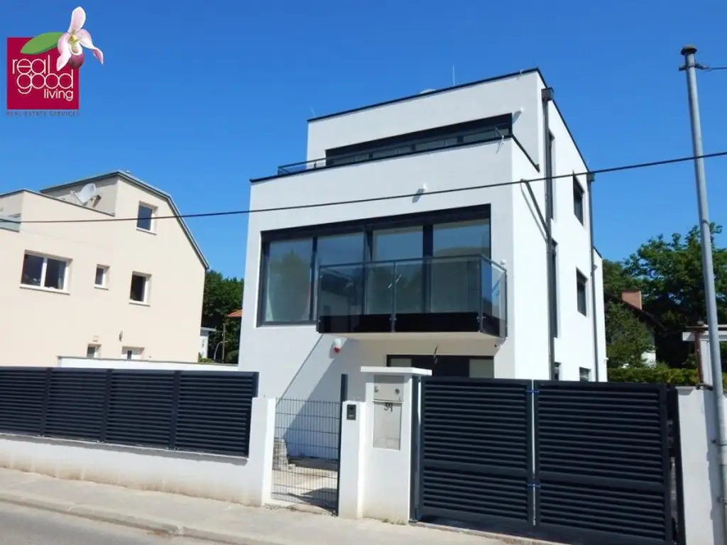 Villa mit Pool, voll unterkellert – mit Top-Ausstattung