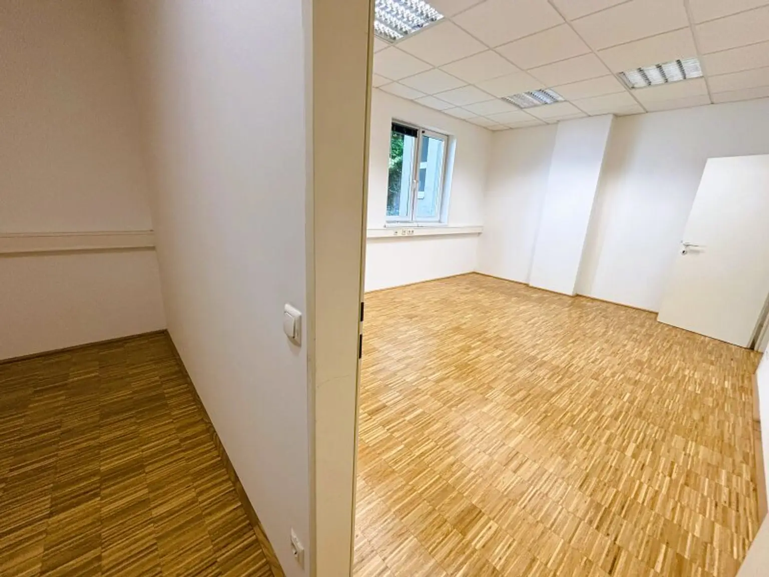 Erdgeschossfläche in verkehrstechnisch idealer Lage! Ideal für Bürogemeinschaft/Praxis/Start-Up!