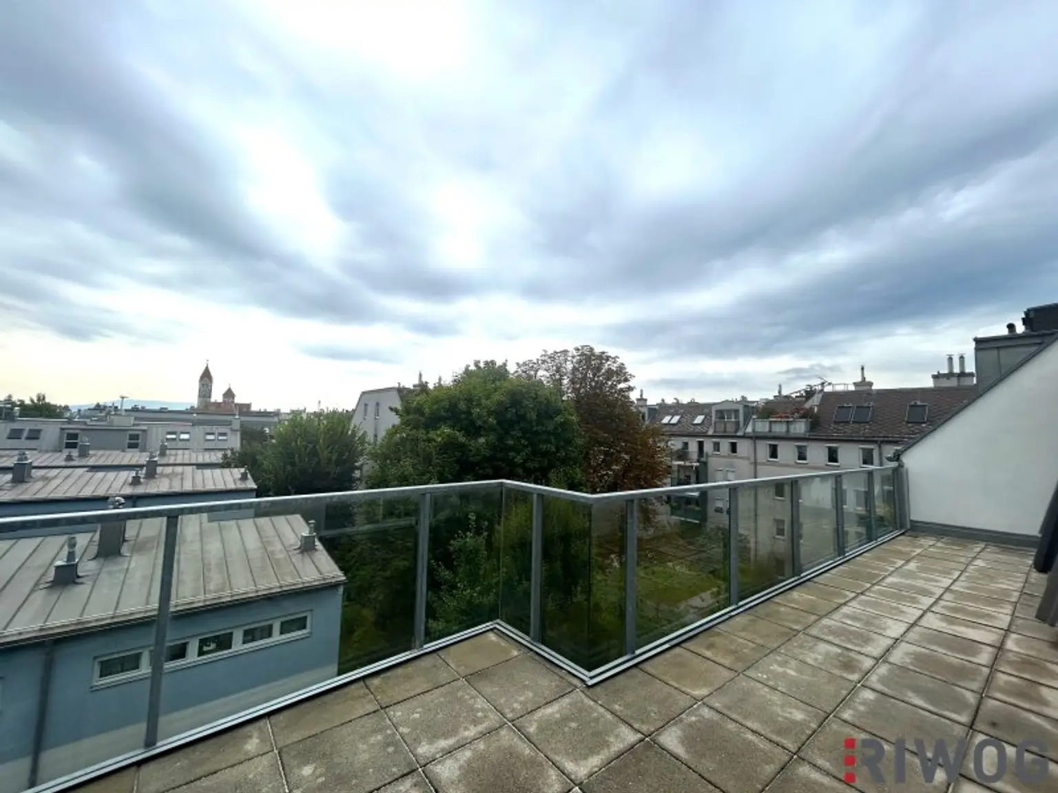Nähe Schloss Hetzendorf und Bahnhof II Terrassenwohnung mit Garagenstellplatz II an der Hetzendorfer Straße