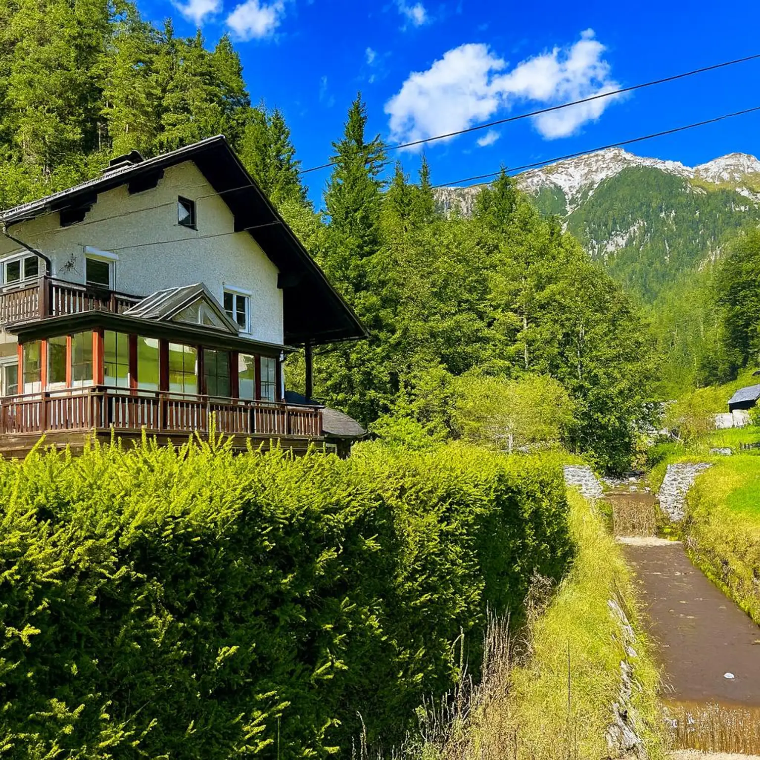 ***Idyllisches Ein- bis Zweifamilienhaus – Natur pur und sofort beziehbar !***