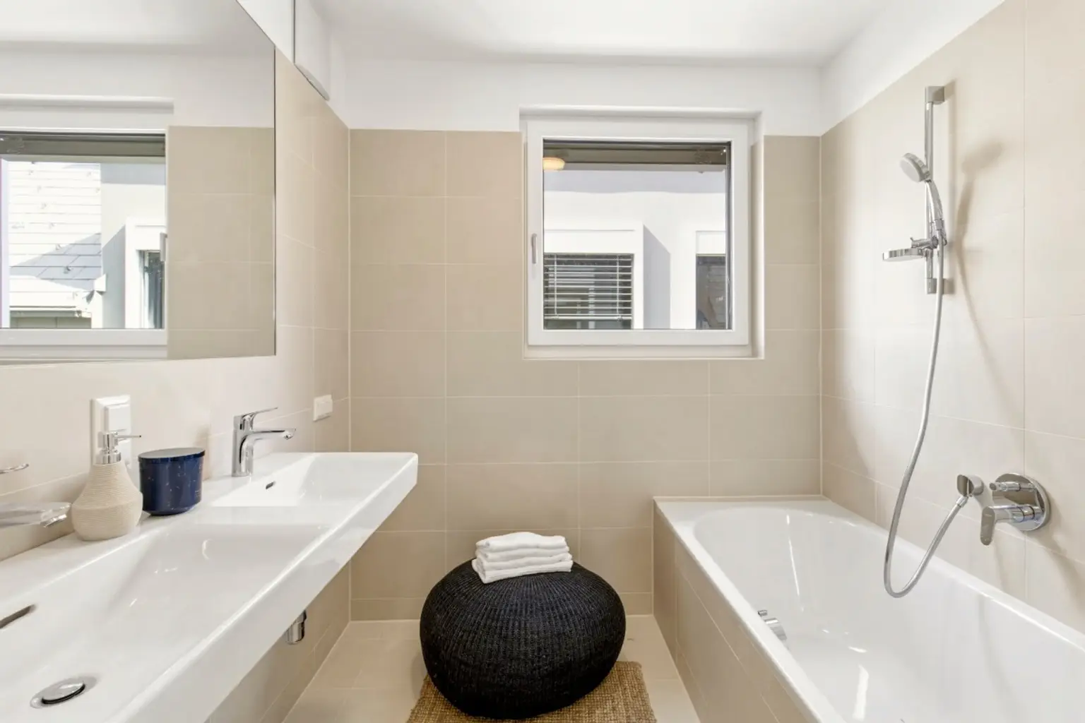 L | ++ WEITBLICK. RUHE. STIL. ++ 3-ZIMMER-MAISONETTE in BESTLAGE | Prima Service Immobilien