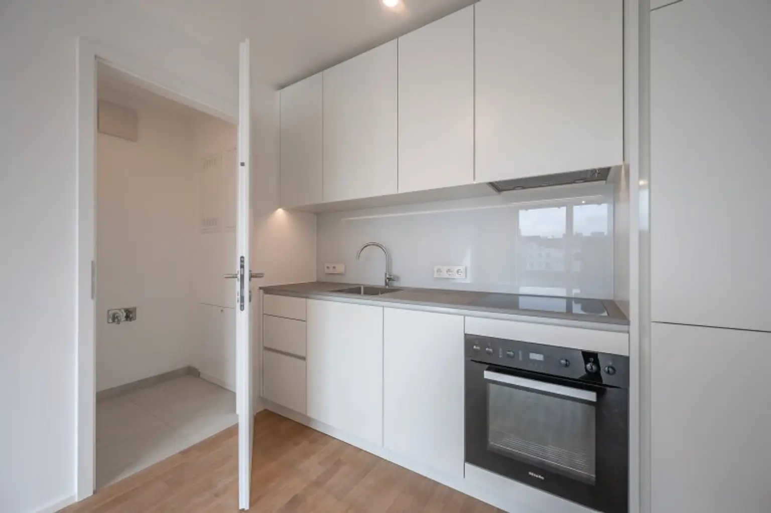++MOLLARD 50++ außergewöhnliche 3-Zimmer-Wohnung mitten im Herzen der Stadt (1/24)