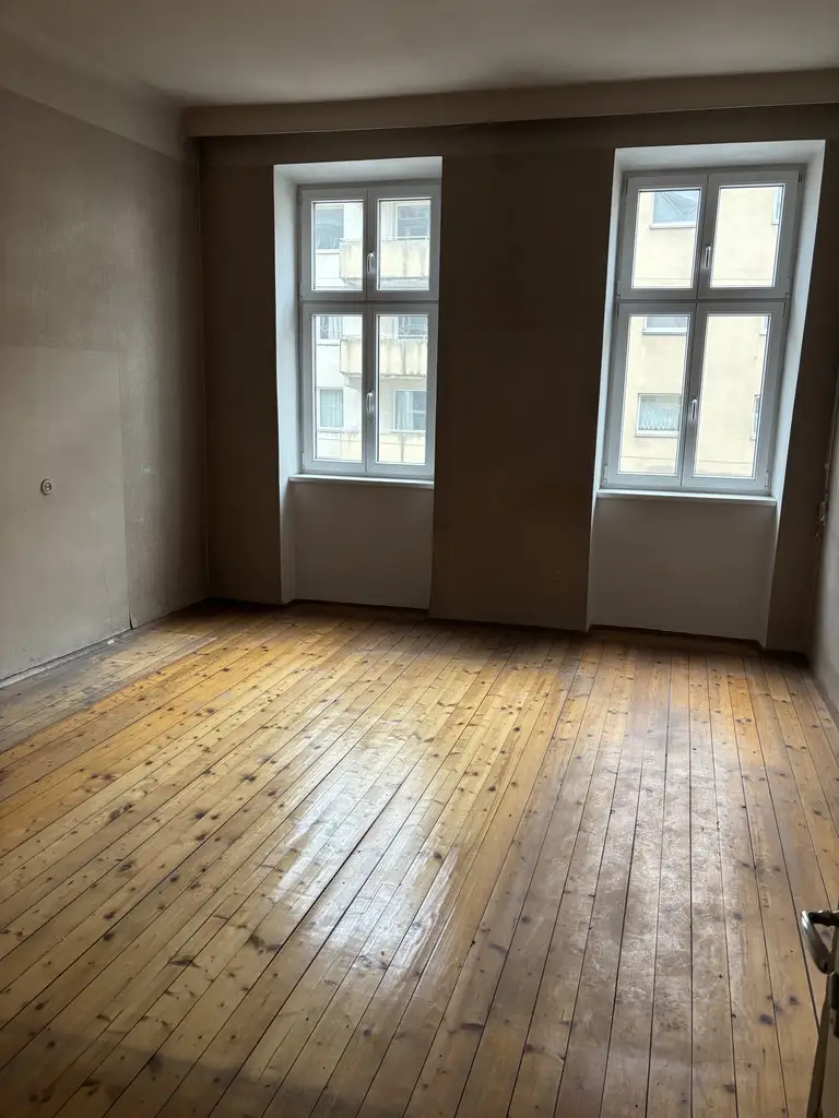 Sanierungsbedürftige 4 Zimmer Altbauwohnung mit viel Potential in zentraler Döblinger Lage - Billrothstrasse !