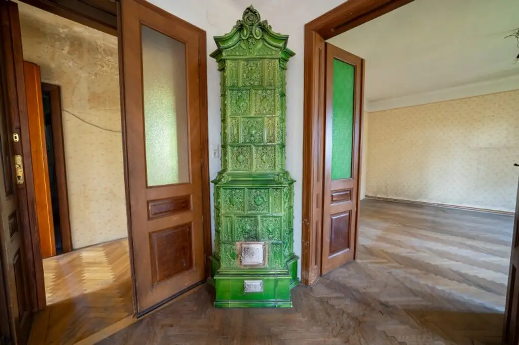 Jahrhundertwende Villa und großartiges Grundstück im Herzen von Gießhübl