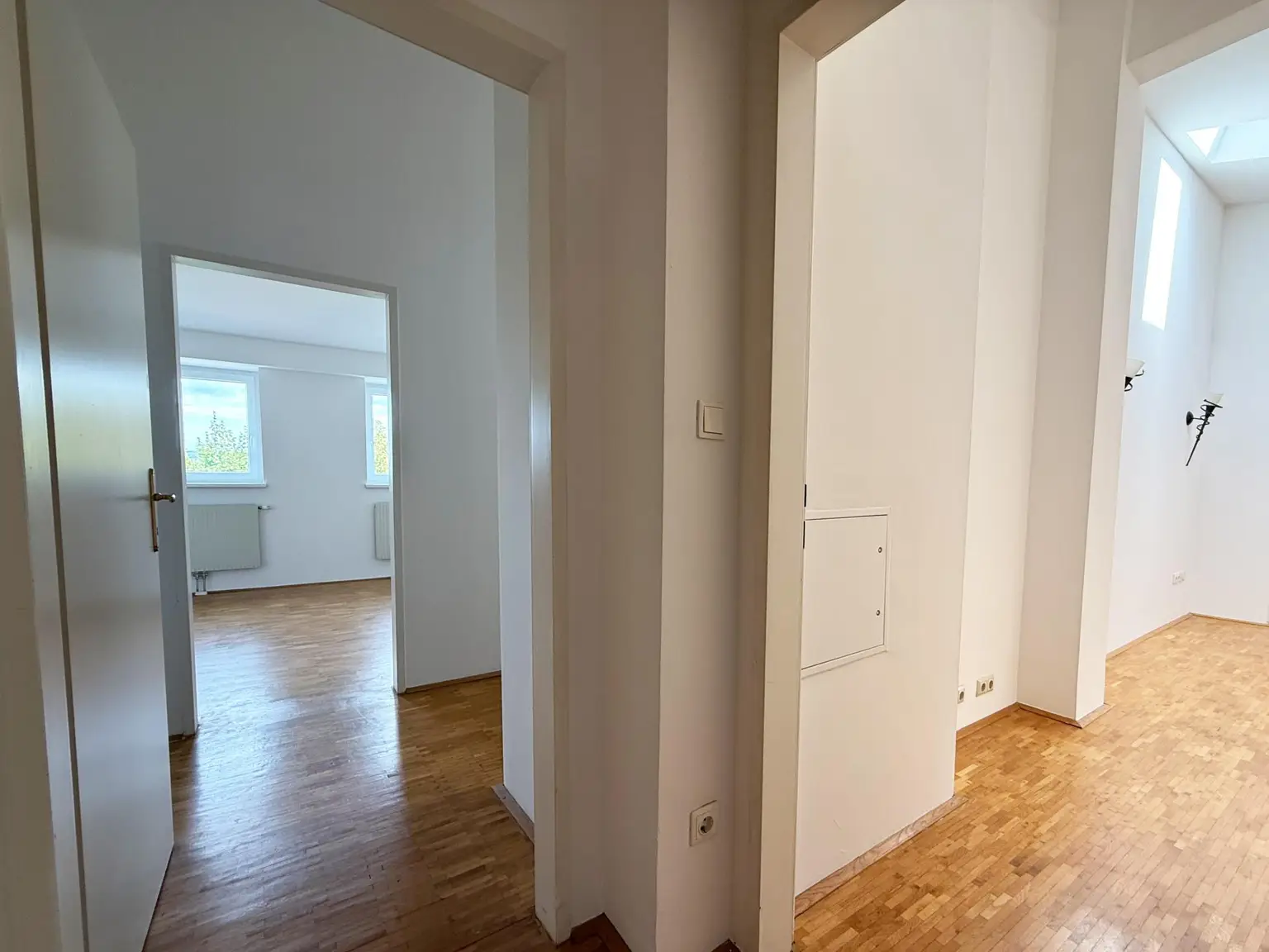 Exklusives Dachgeschoß-Juwel in historischem Gebäude mit großem Gartenanteil